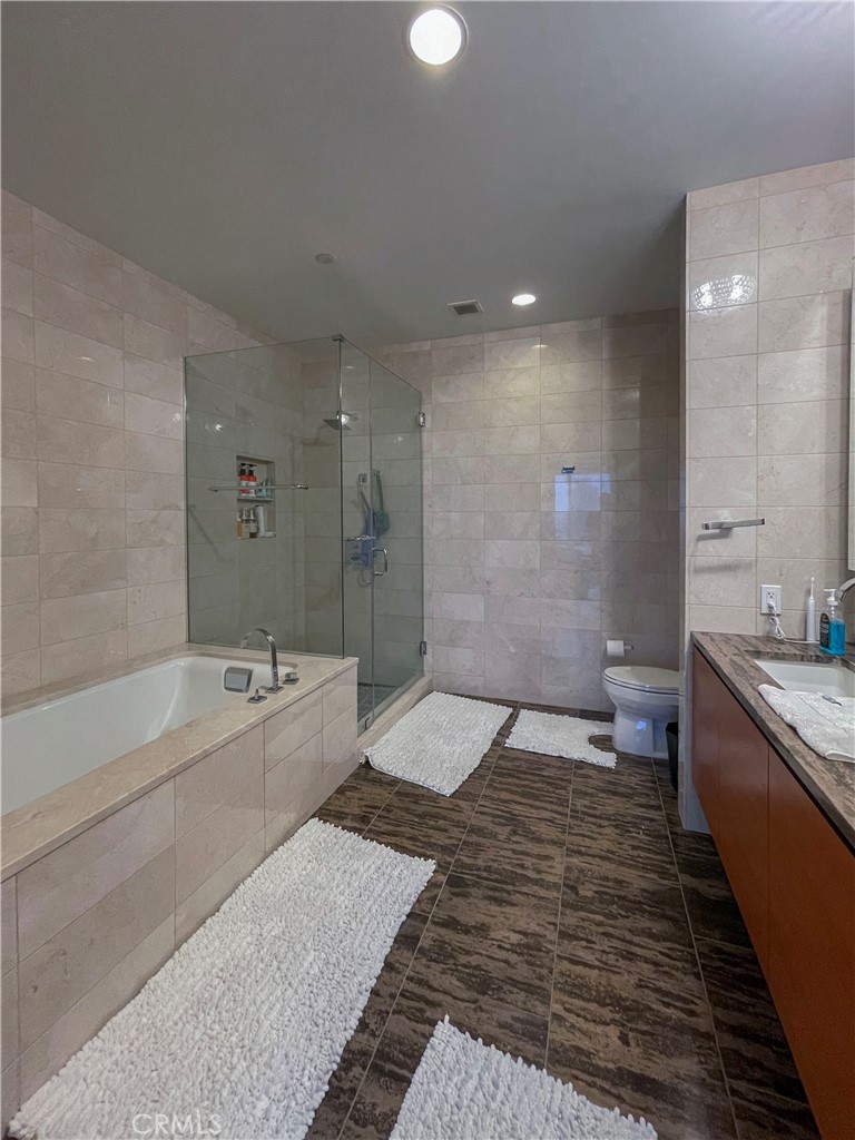900 W Olympic Property Photo 3