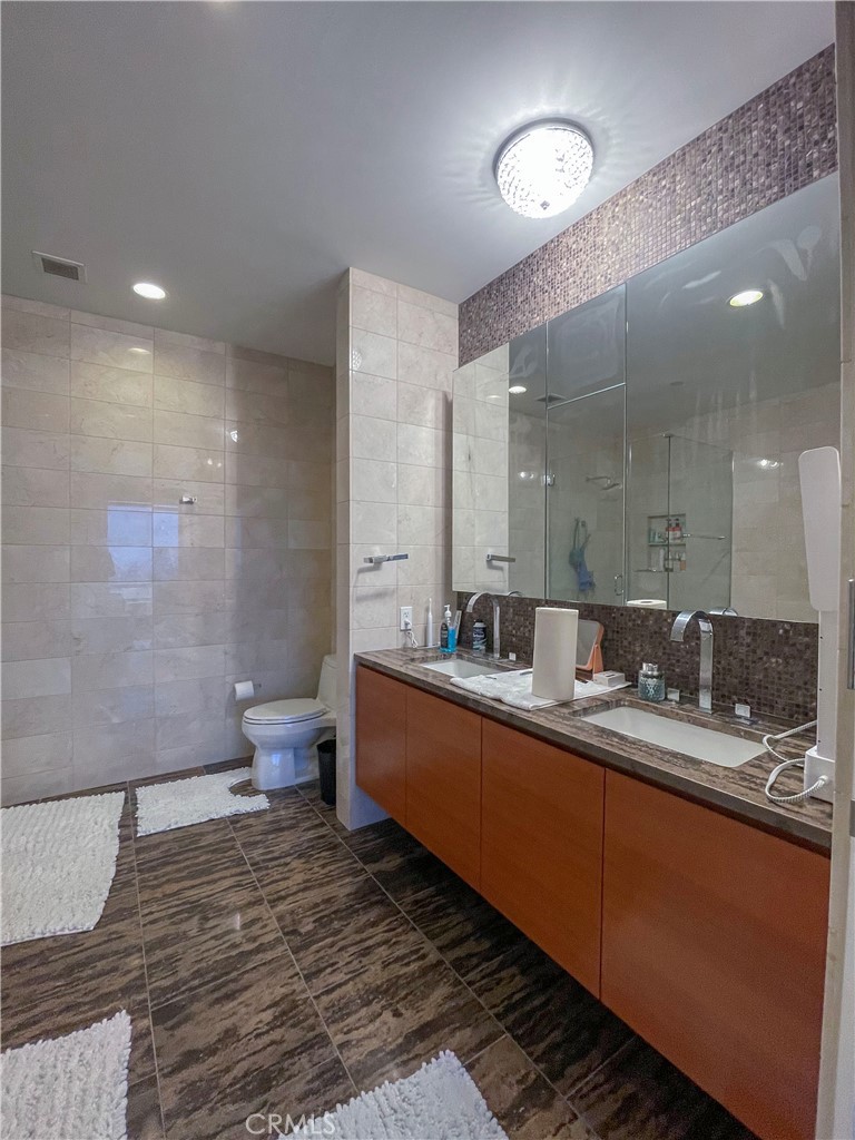 900 W Olympic Property Photo 4