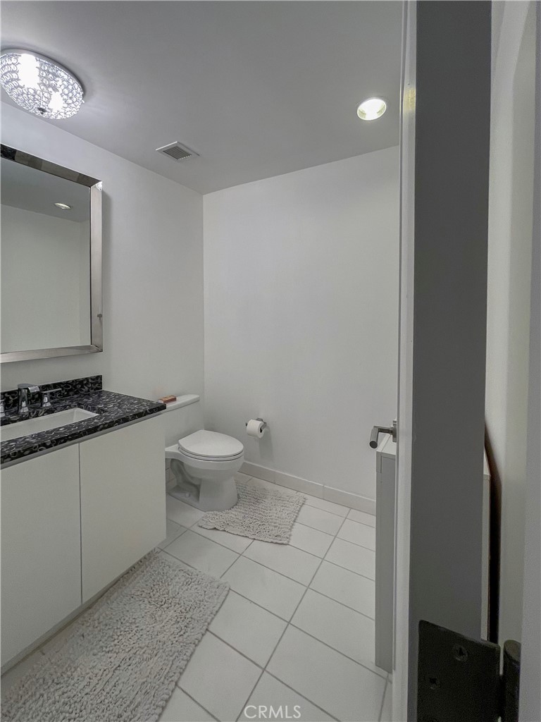 900 W Olympic Property Photo 12