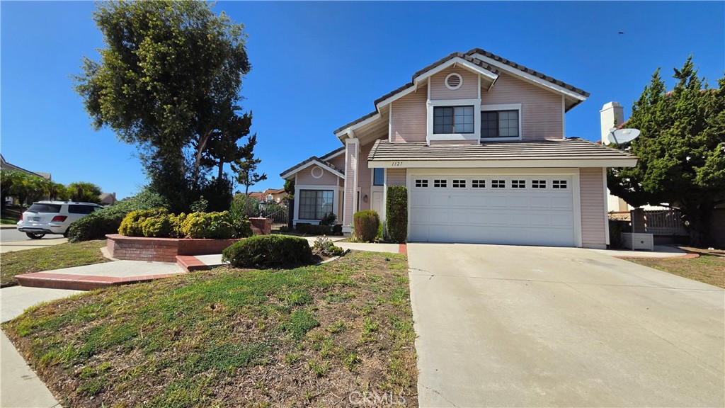 1127 Hedgewood Place Property Photo 2