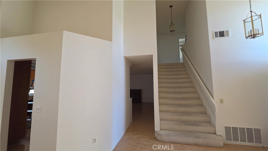1127 Hedgewood Place Property Photo 3