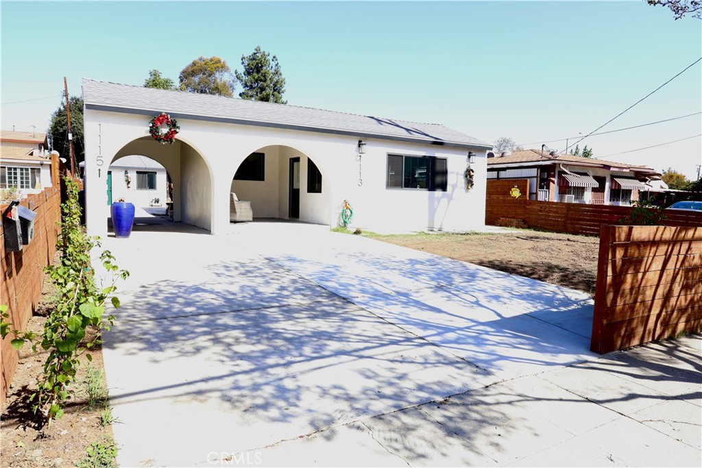 1113 1115 W Hellman Property Photo 1