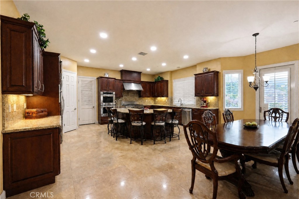 1115 Maravilla Property Photo 7