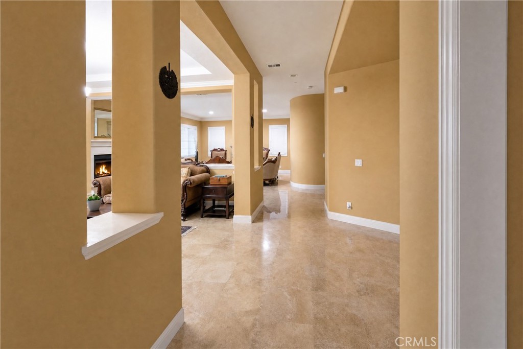 1115 Maravilla Property Photo 8