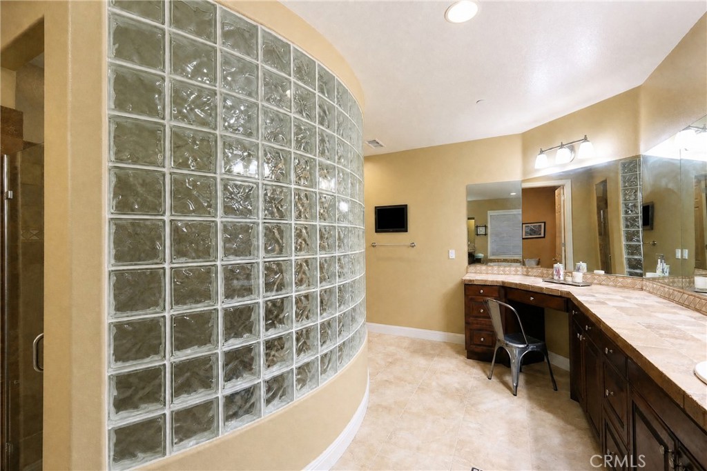 1115 Maravilla Property Photo 28