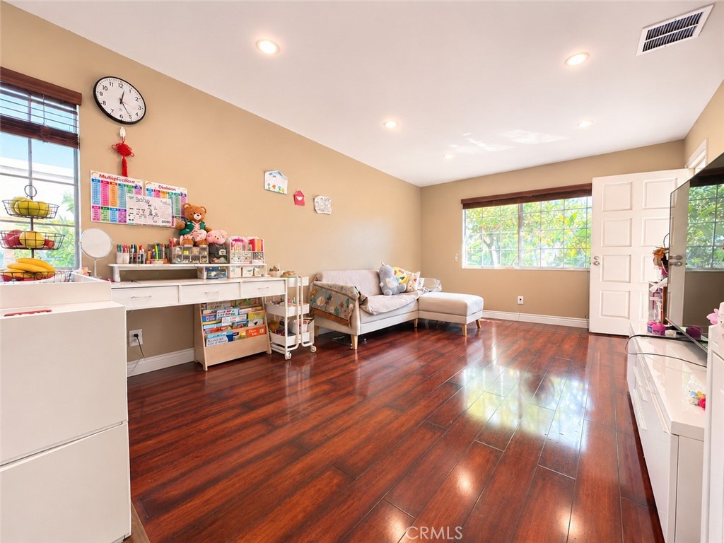 3633 Cosbey Property Photo 8