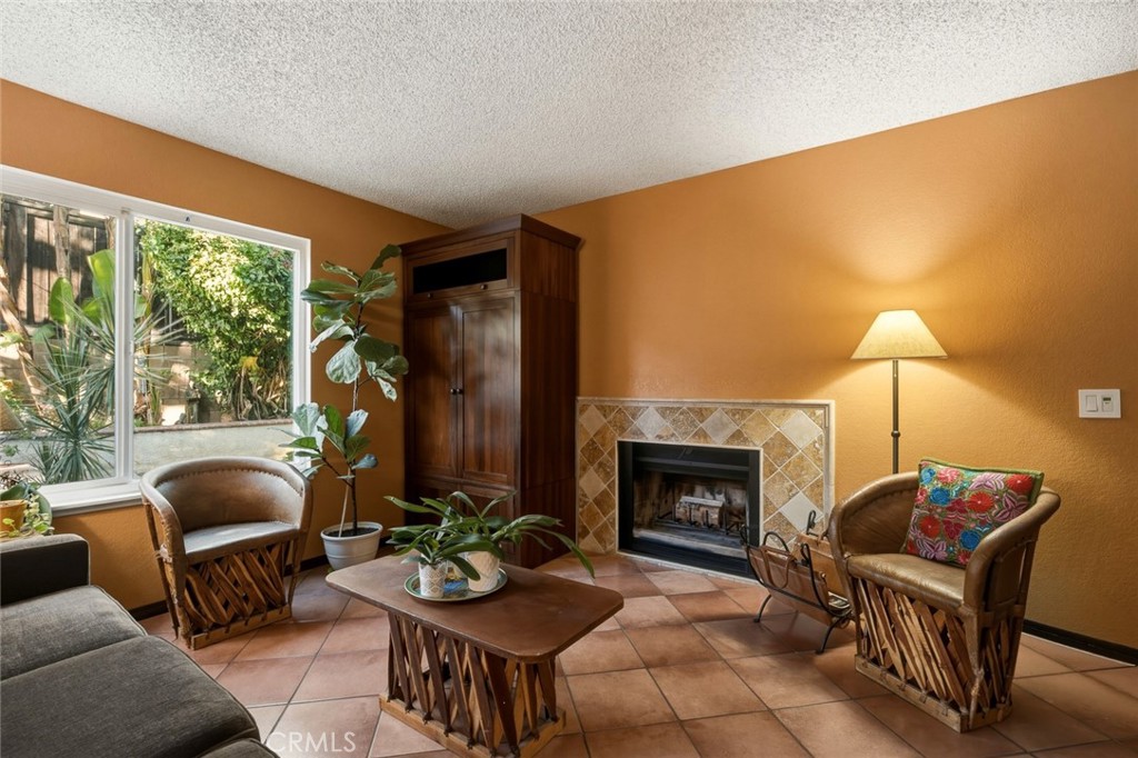 9728 Woodleaf Property Photo 4