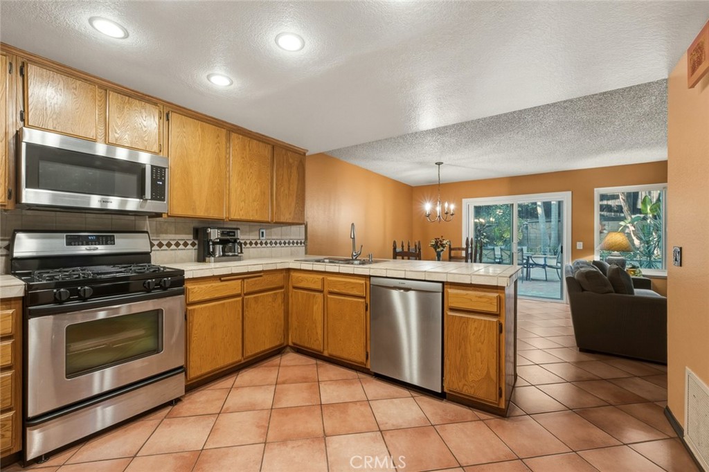 9728 Woodleaf Property Photo 10
