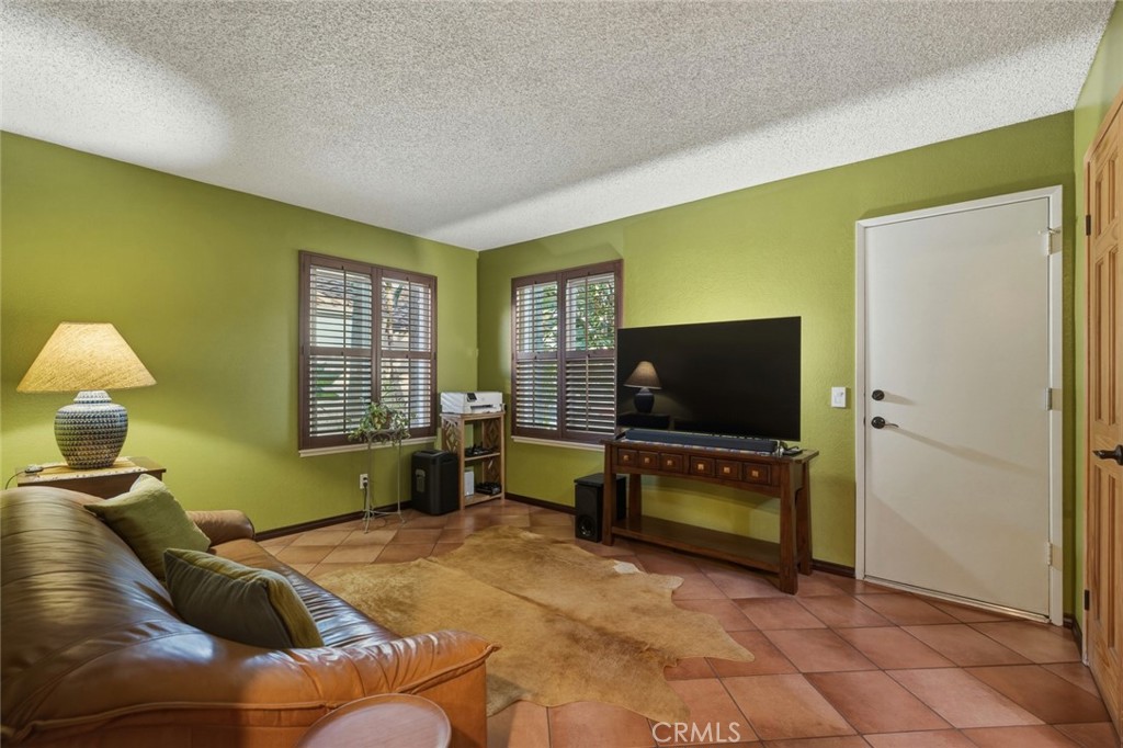9728 Woodleaf Property Photo 11