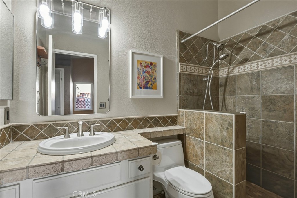 9728 Woodleaf Property Photo 16