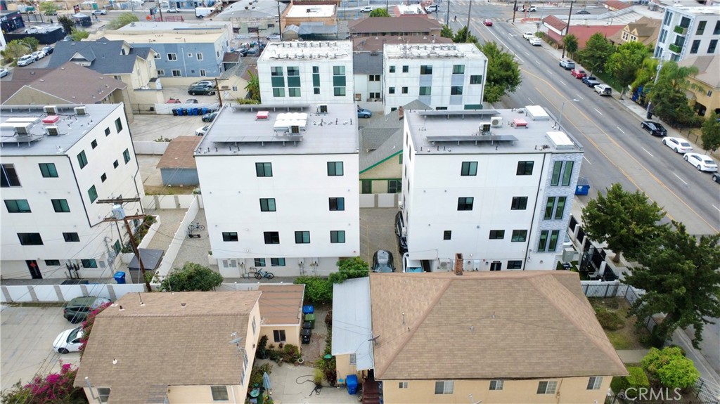 3020 S Normandie Avenue Property Photo 8