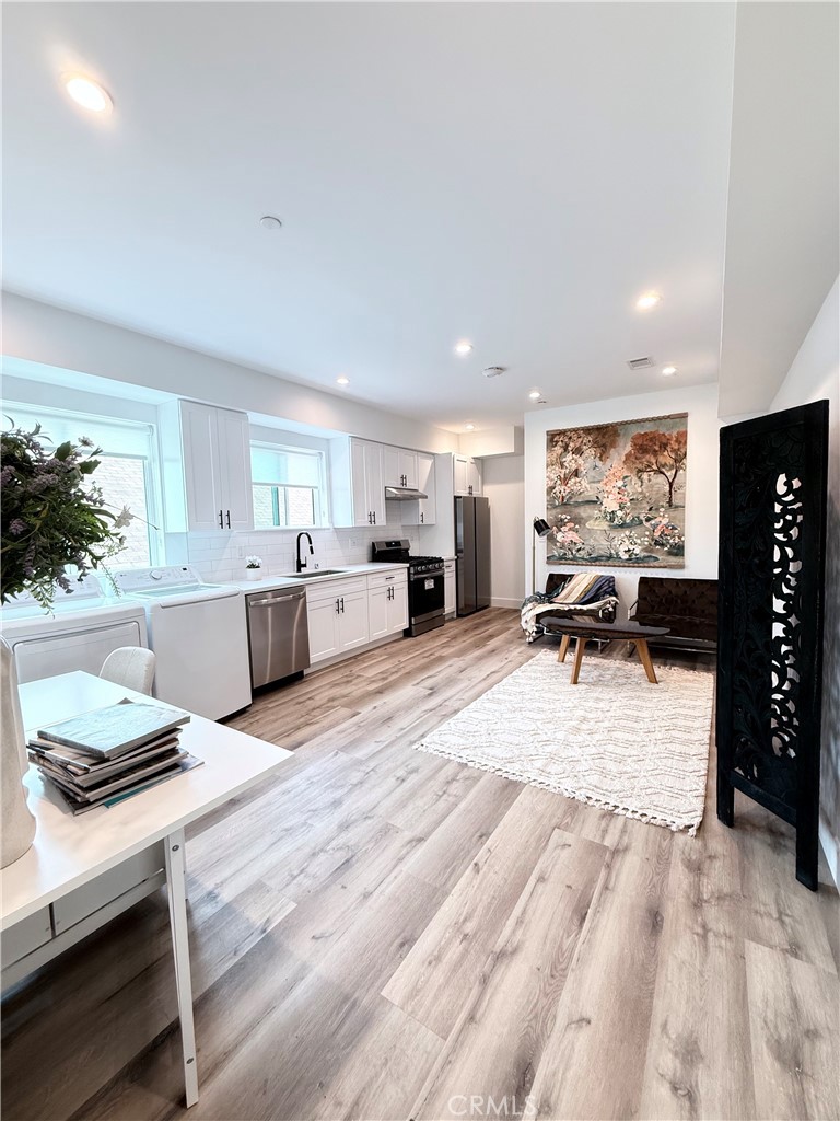 3020 S Normandie Avenue Property Photo 11