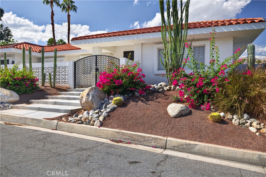 47215 Heliotrope Property Photo 3