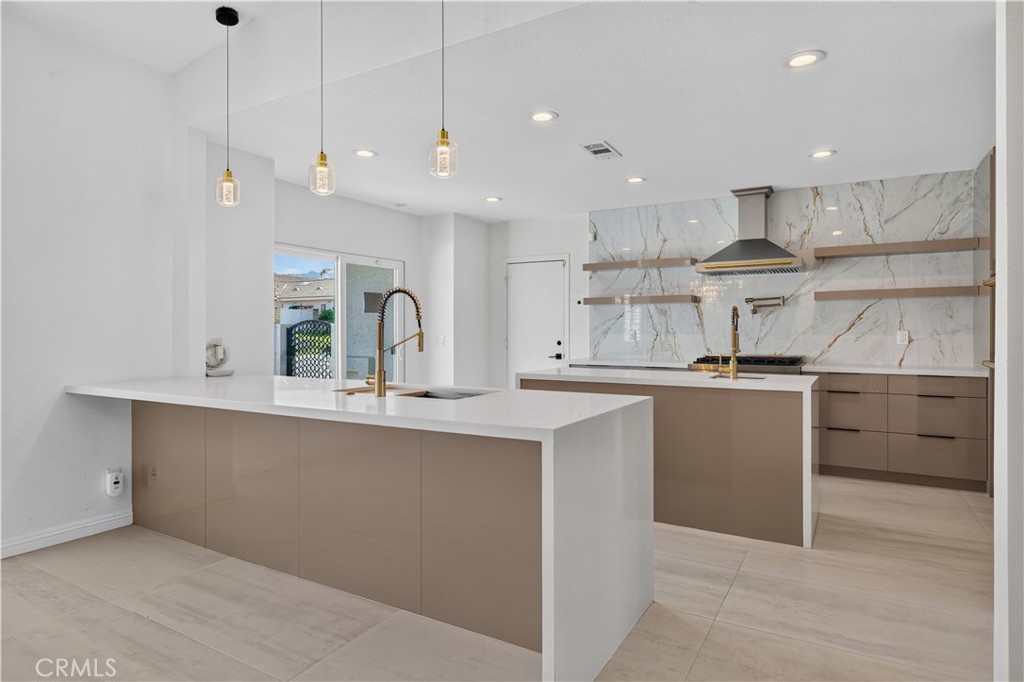 47215 Heliotrope Property Photo 6
