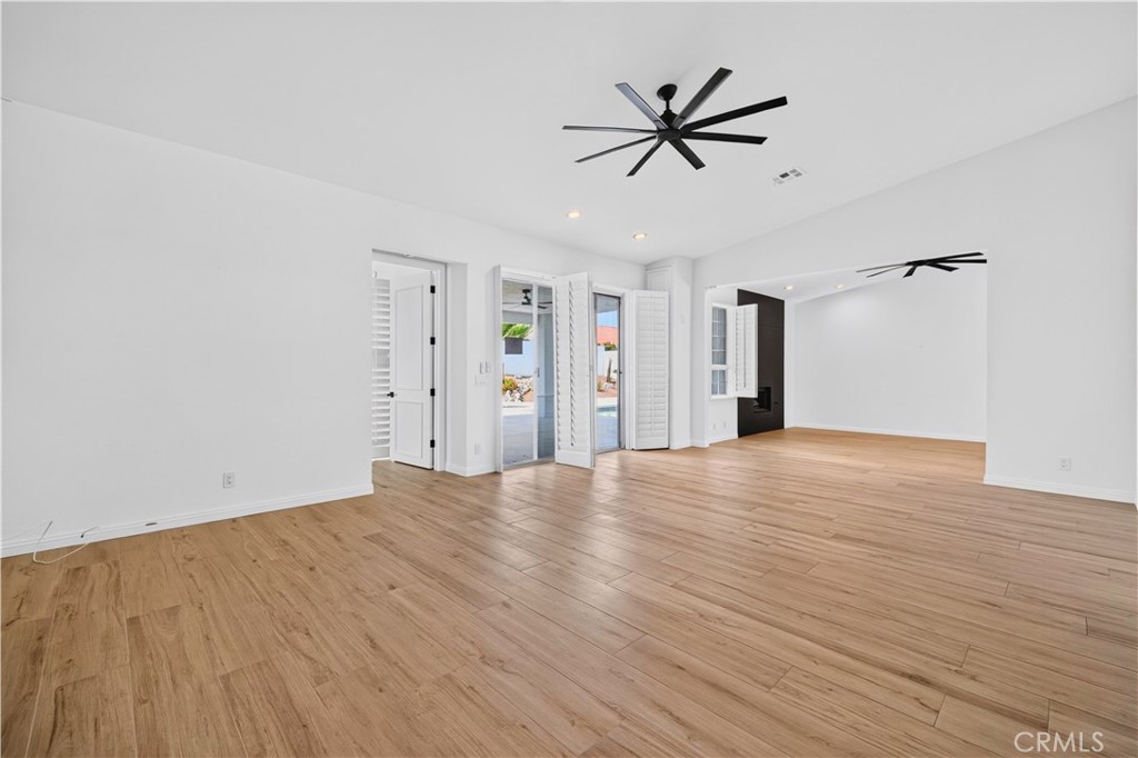 47215 Heliotrope Property Photo 12