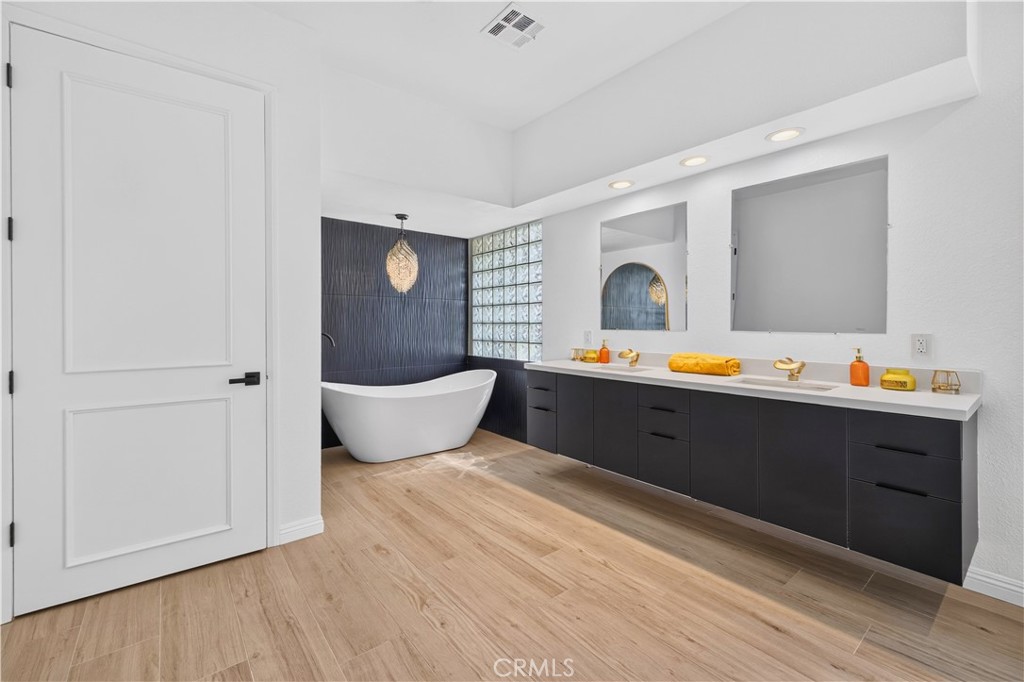 47215 Heliotrope Property Photo 16