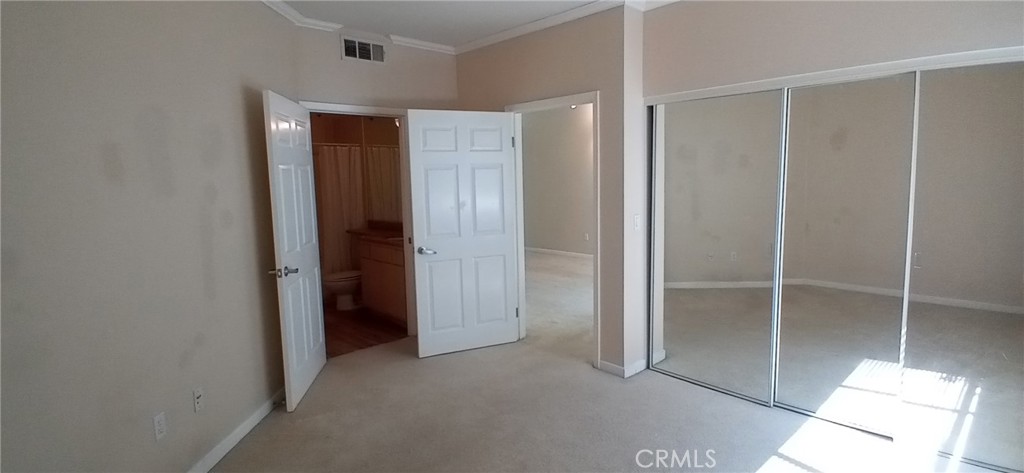 160 S Hudson Property Photo 5