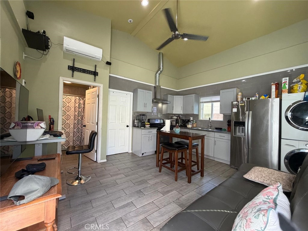 312 N Pasadena Property Photo 1