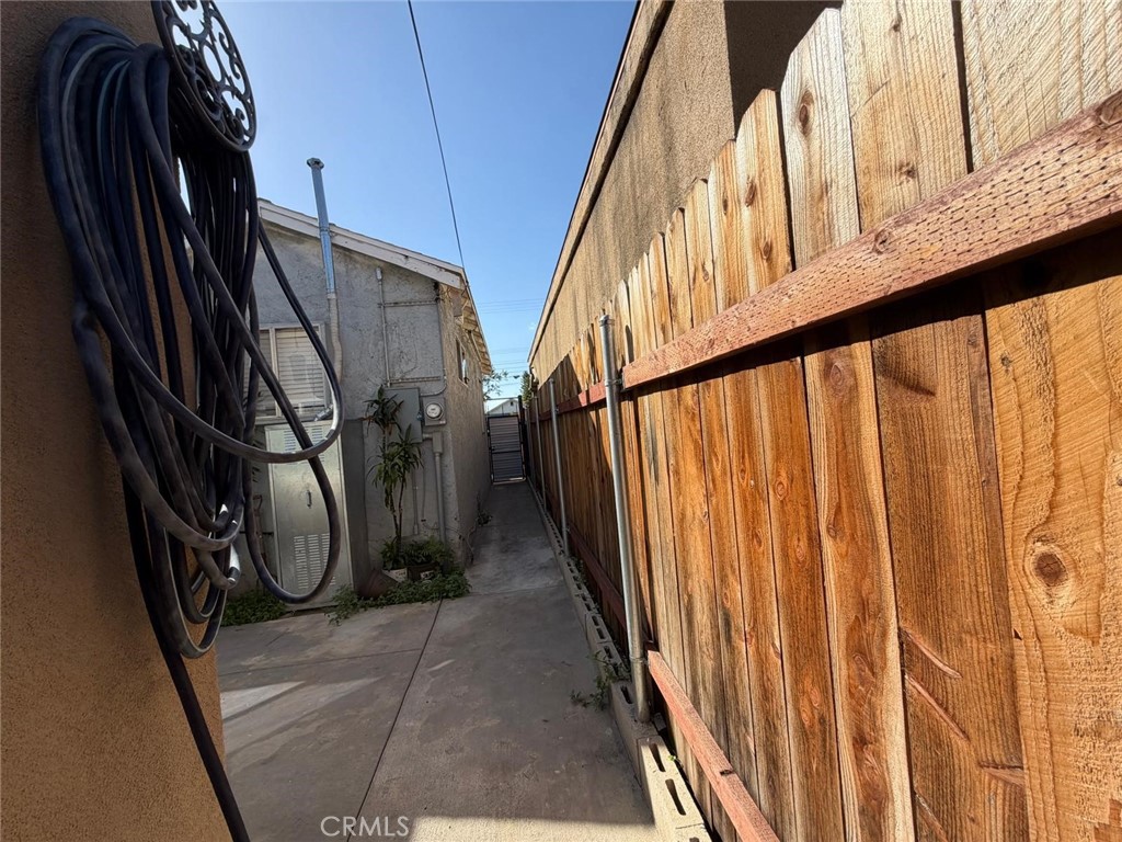 312 N Pasadena Property Photo 17