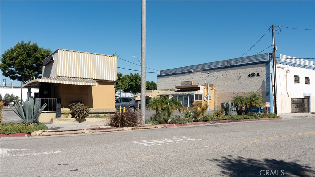 472 S Market Street Property Photo 5