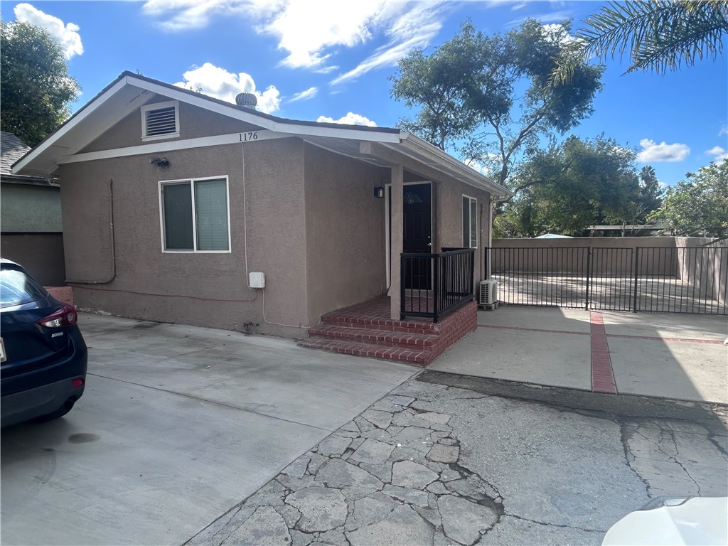 1176 E Villa St Property Photo 1