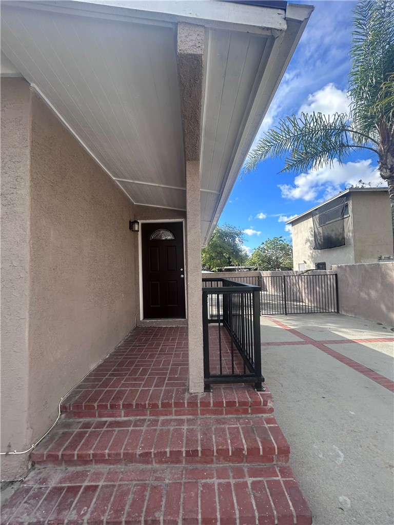 1176 E Villa St Property Photo 6