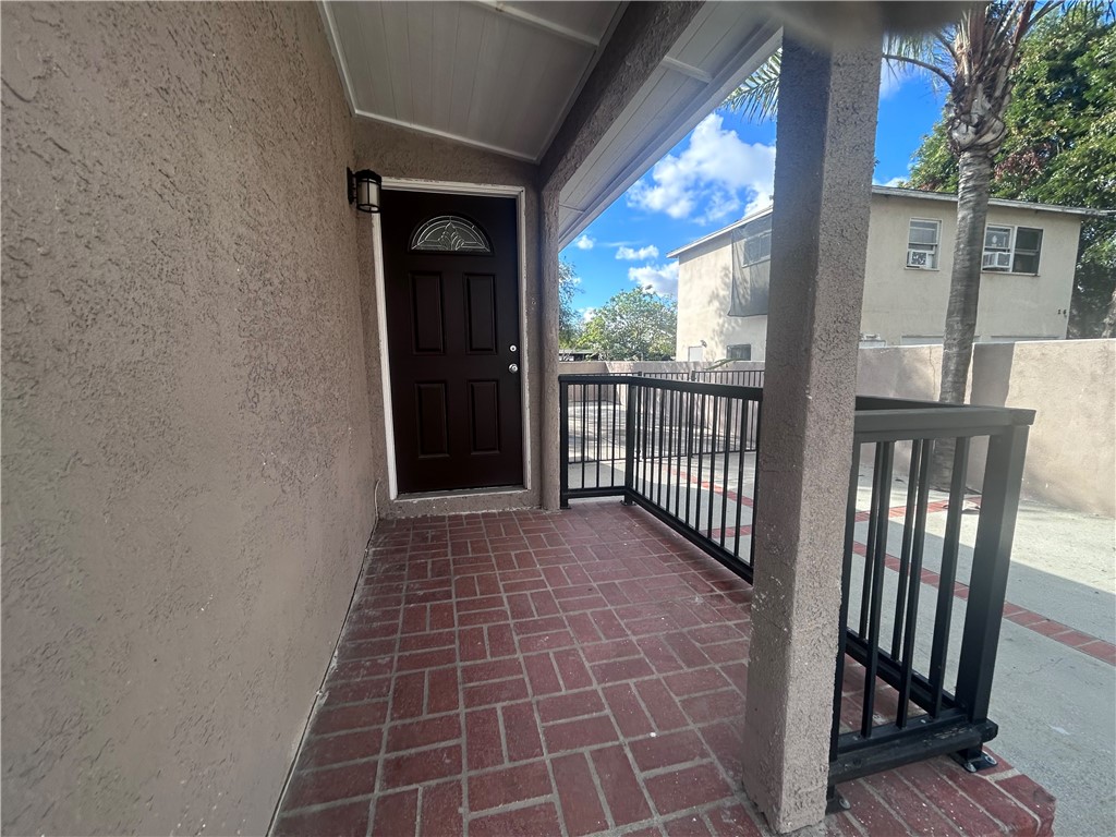 1176 E Villa St Property Photo 7