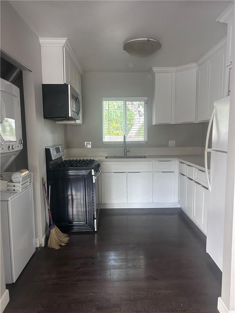 1176 E Villa St Property Photo 10
