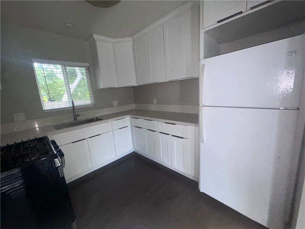 1176 E Villa St Property Photo 11