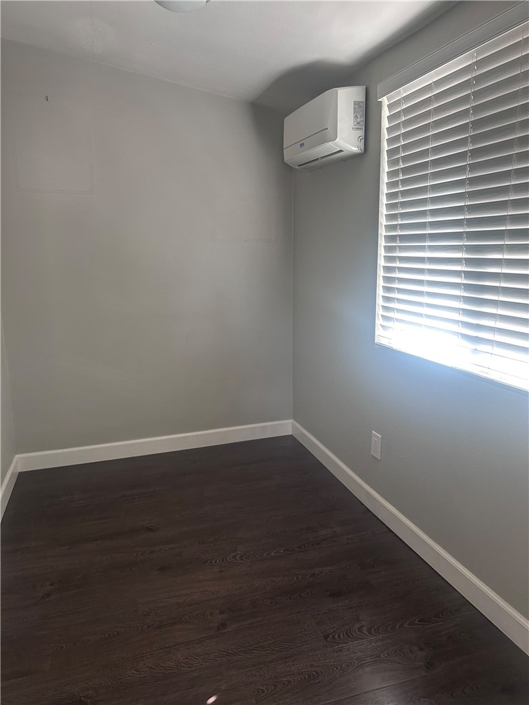 1176 E Villa St Property Photo 13