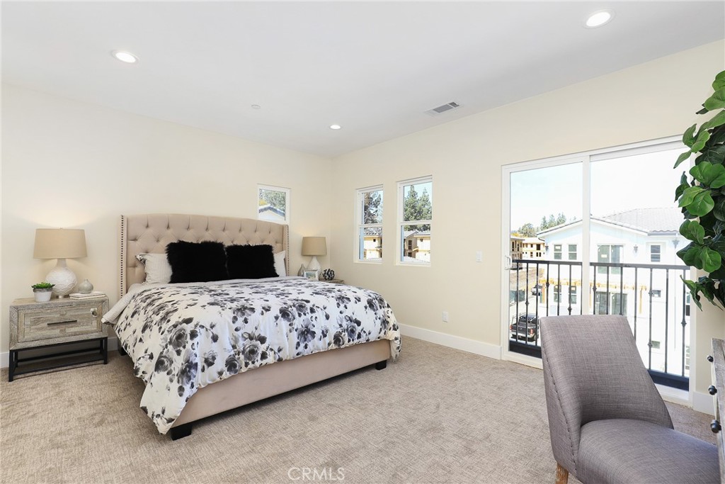 27 Turnberry Lane Property Photo 24