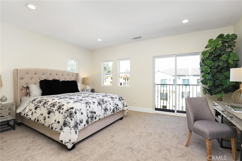 27 Turnberry Lane Property Photo 25
