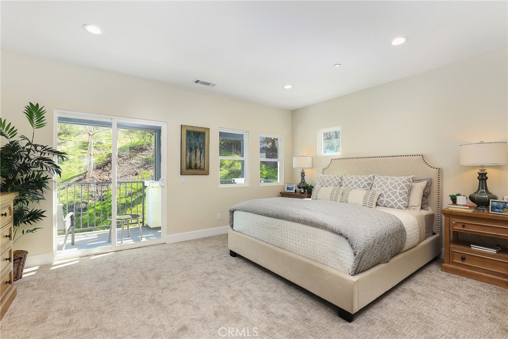 27 Turnberry Lane Property Photo 48
