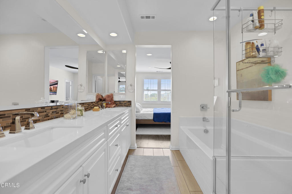 3721 Islander Walk Property Photo 17