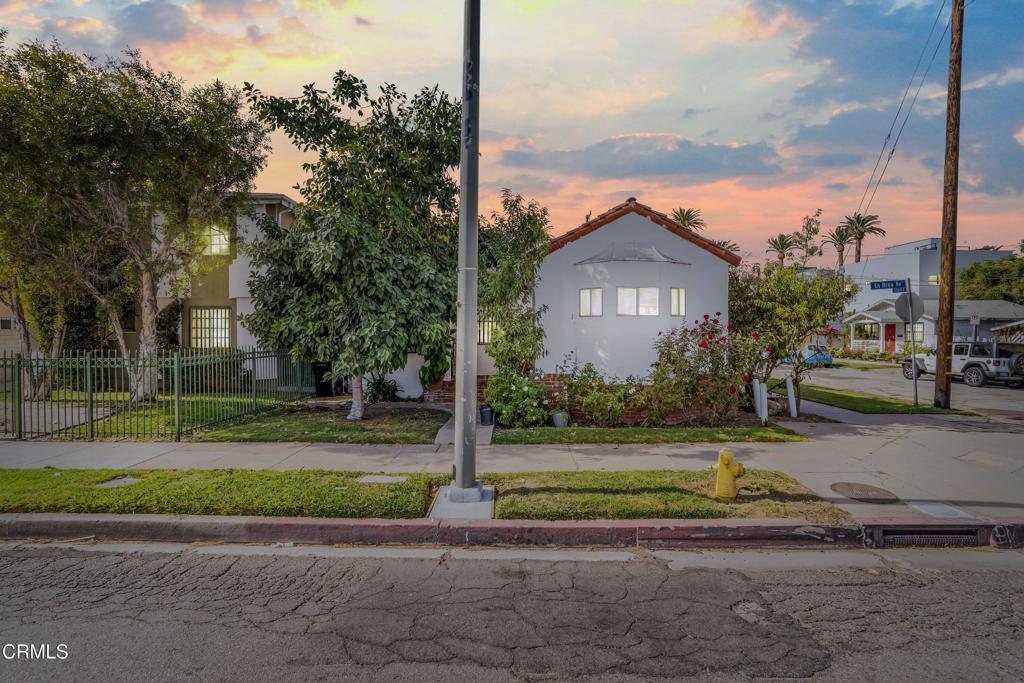 2701 S La Brea Avenue Property Photo 3