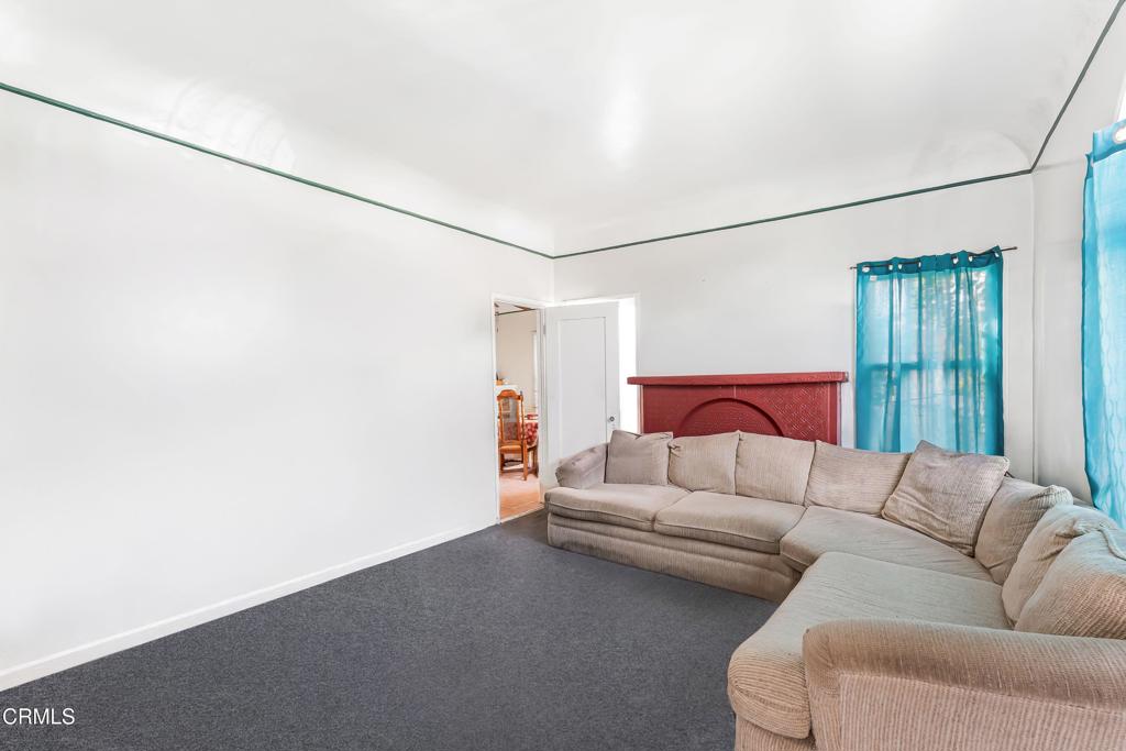 2701 S La Brea Avenue Property Photo 7