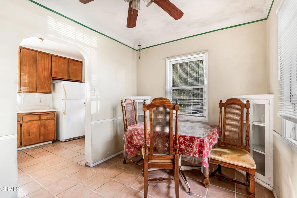 2701 S La Brea Avenue Property Photo 8