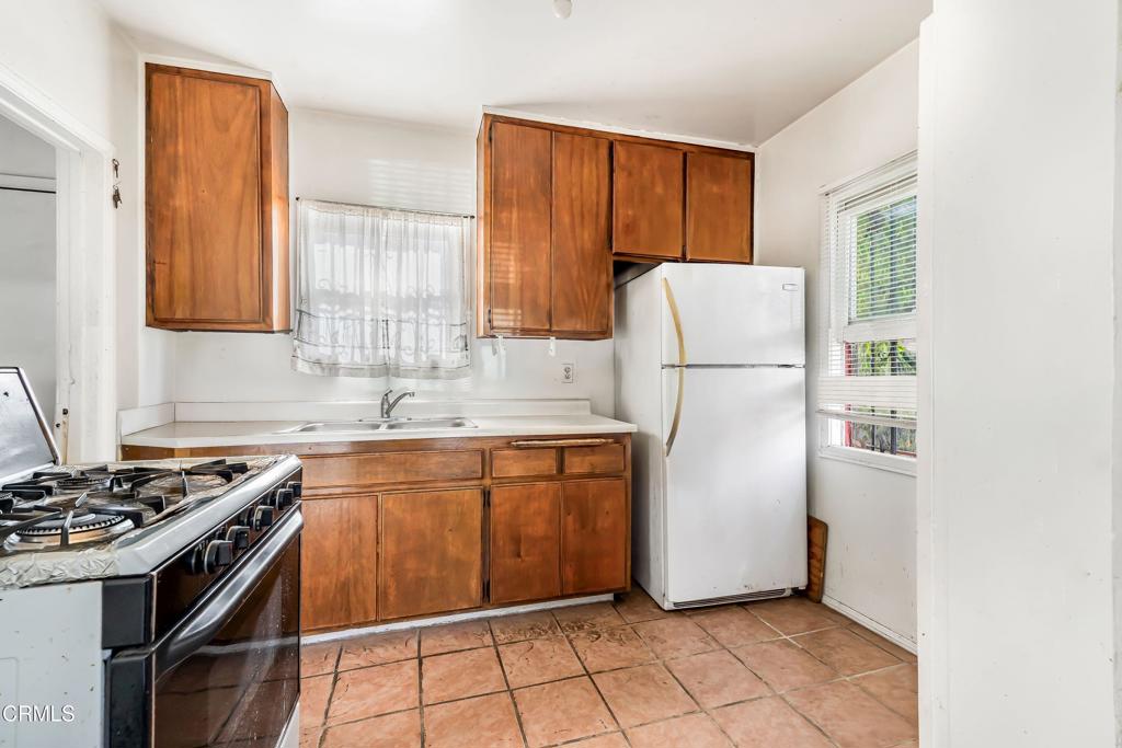 2701 S La Brea Avenue Property Photo 10