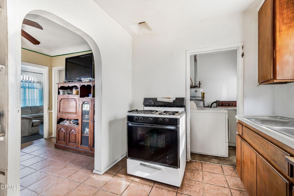 2701 S La Brea Avenue Property Photo 11