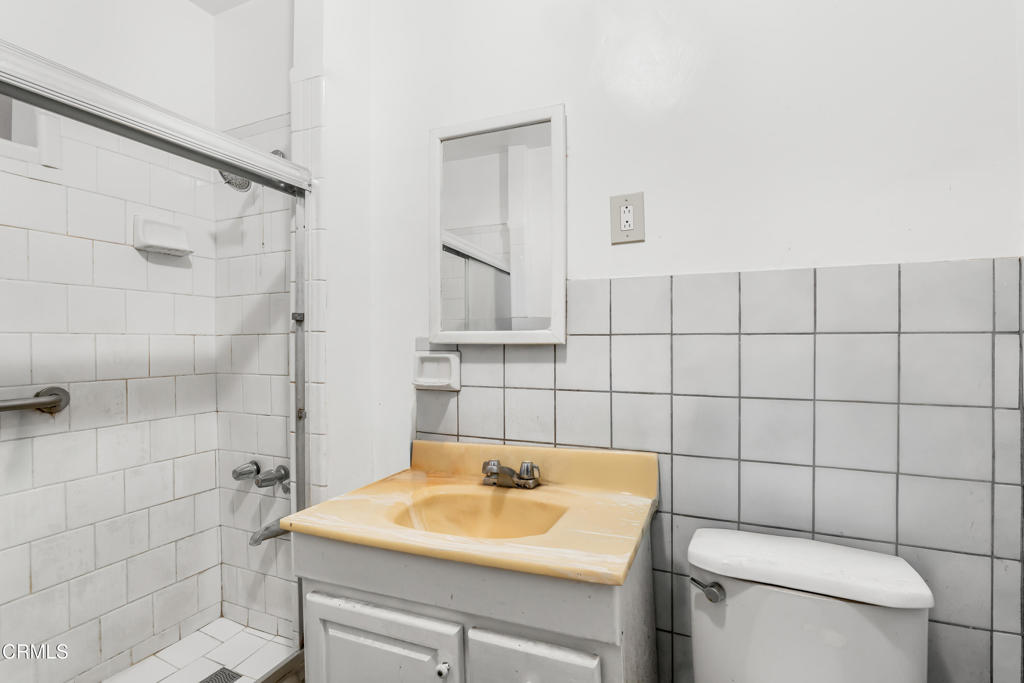 2701 S La Brea Avenue Property Photo 18