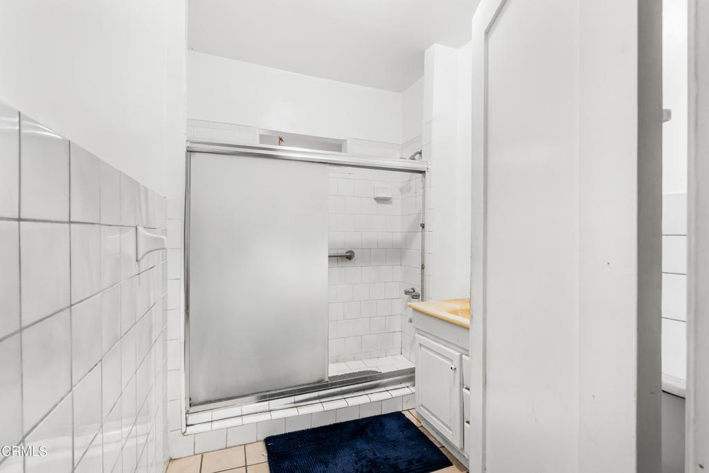2701 S La Brea Avenue Property Photo 19