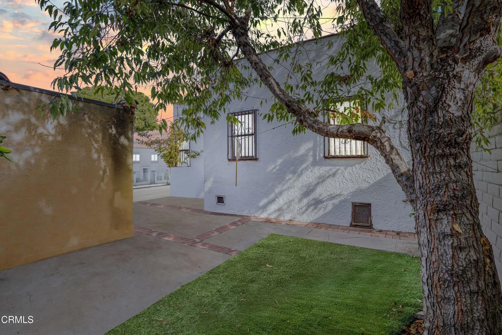 2701 S La Brea Avenue Property Photo 24