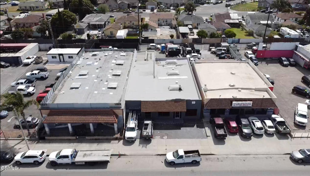 1507 S Oxnard Boulevard Property Photo 1