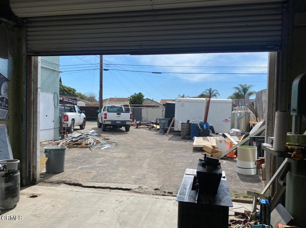 1507 S Oxnard Boulevard Property Photo 2