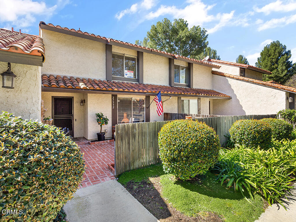 Agoura Country Townhomes 838 Real Estate Listings Main Image