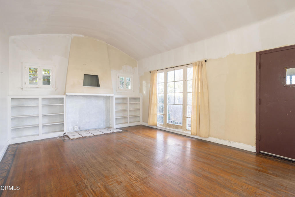 6960 Valjean Avenue Property Photo 12
