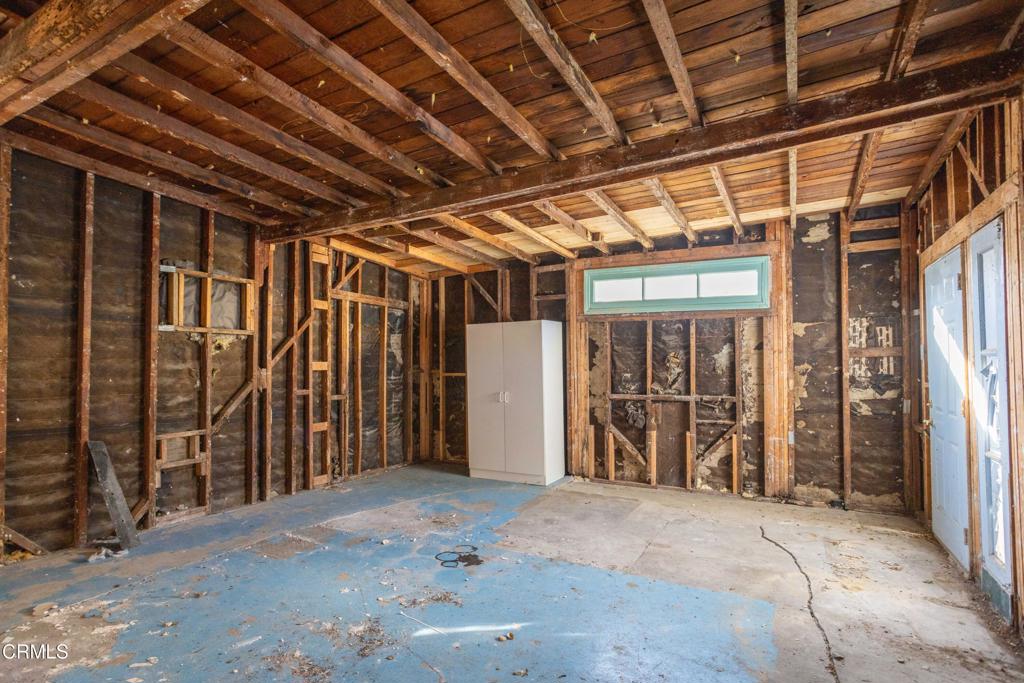 6960 Valjean Avenue Property Photo 18