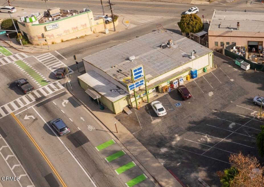 690 N N Ventura Ave Avenue Property Photo 2