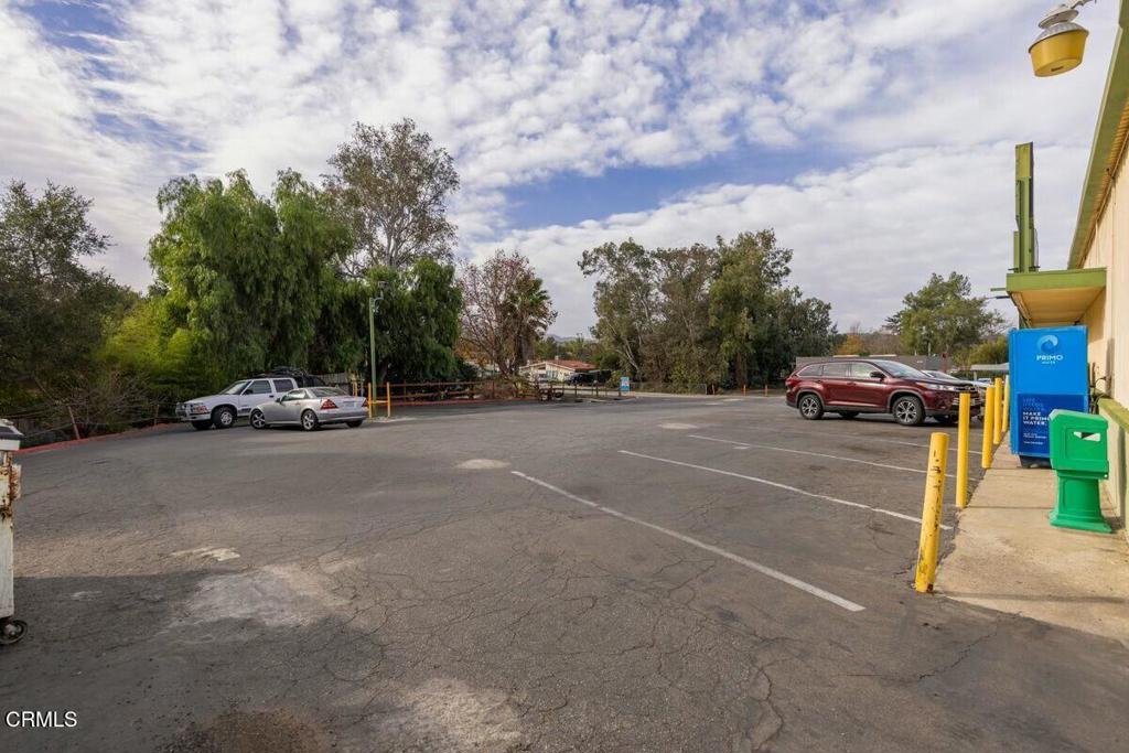 690 N Ventura Avenue Property Photo 3