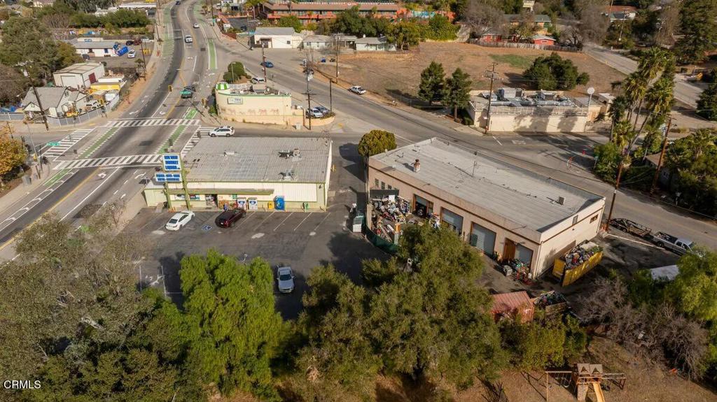 690 N Ventura Avenue Property Photo 6